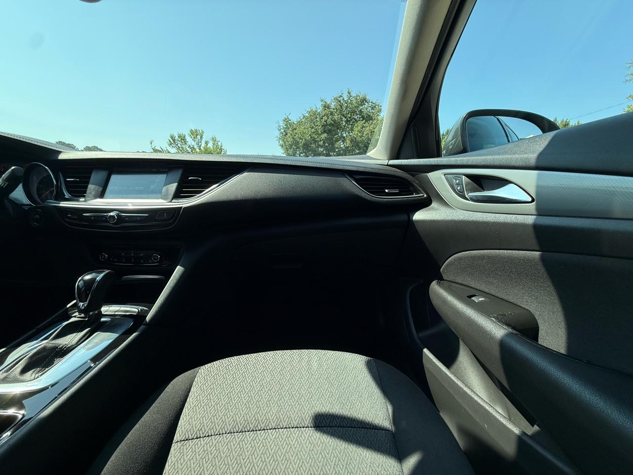 Buick Regal Sportback 4dr Sdn Preferred FWD 2018
