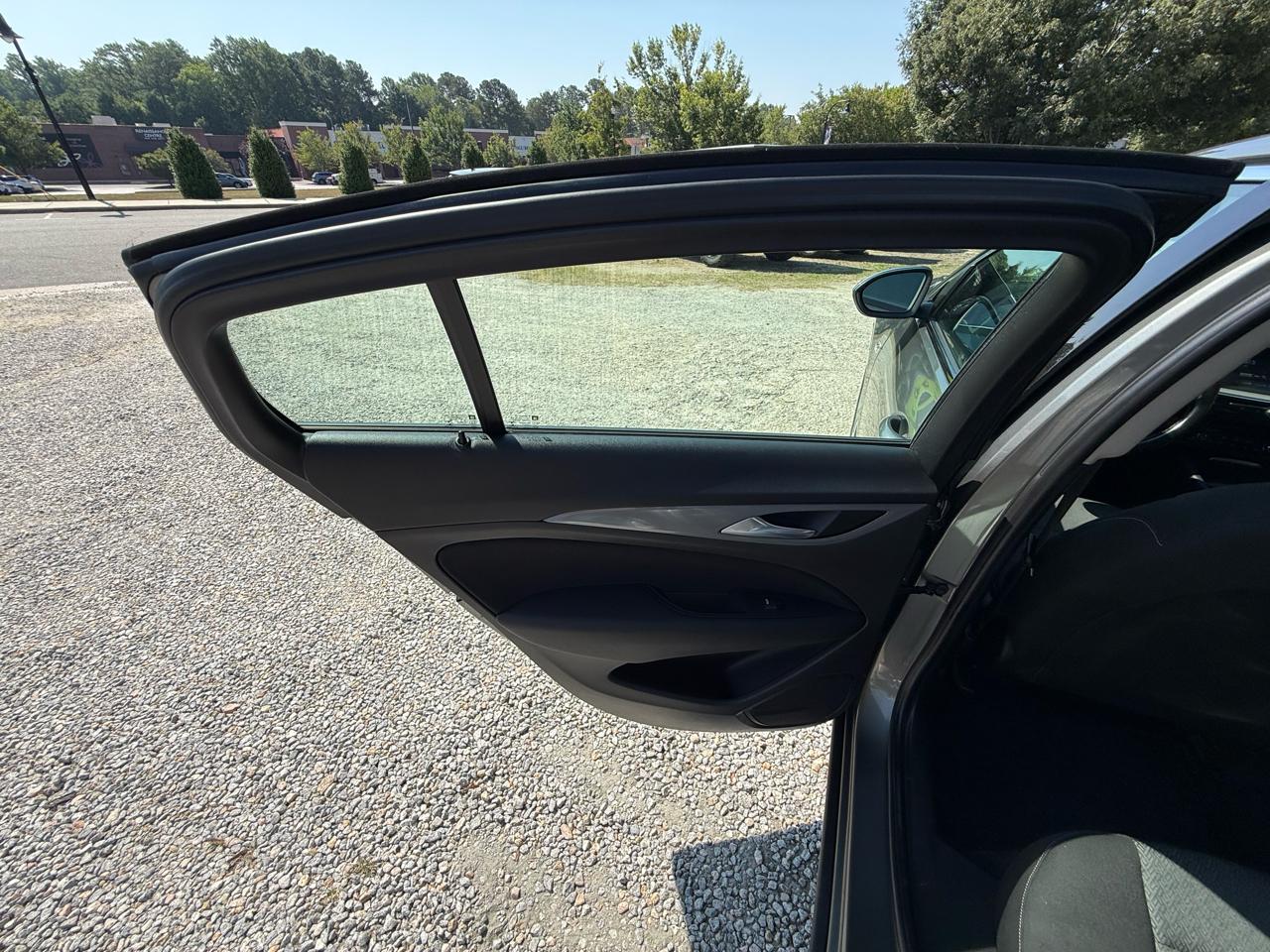 Buick Regal Sportback 4dr Sdn Preferred FWD 2018