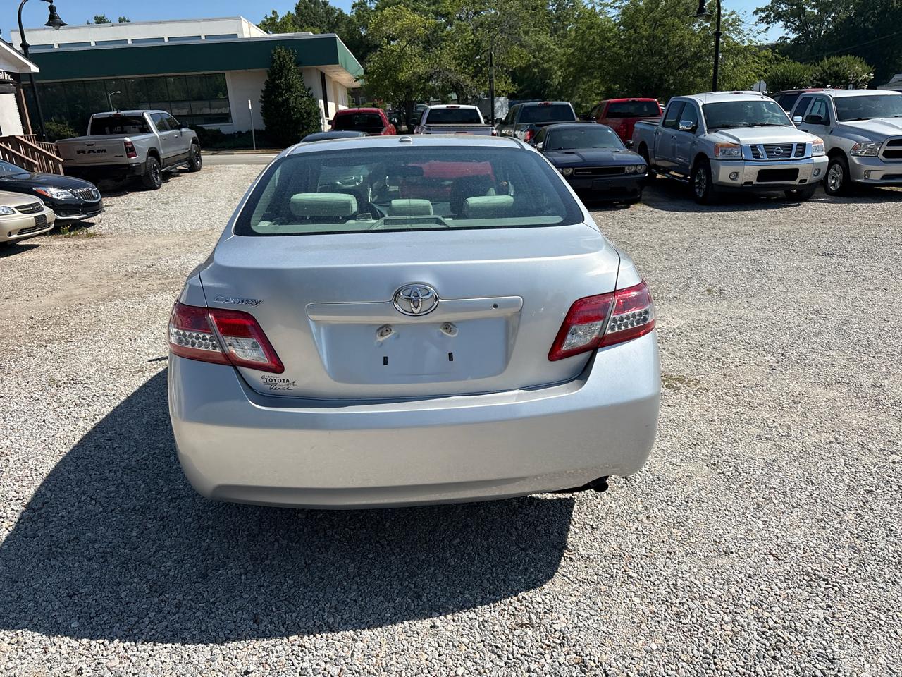 Toyota Camry 4dr Sdn I4 Man (Natl) 2010