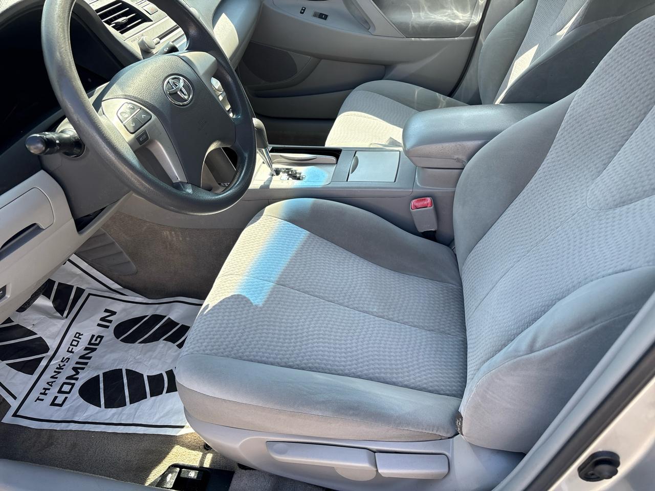 Toyota Camry 4dr Sdn I4 Man (Natl) 2010
