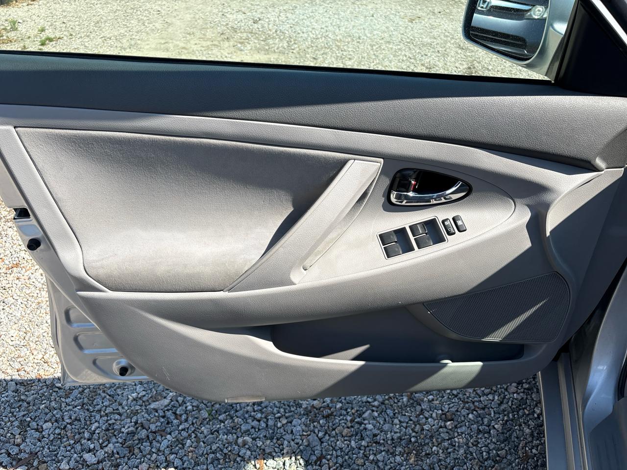 Toyota Camry 4dr Sdn I4 Man (Natl) 2010
