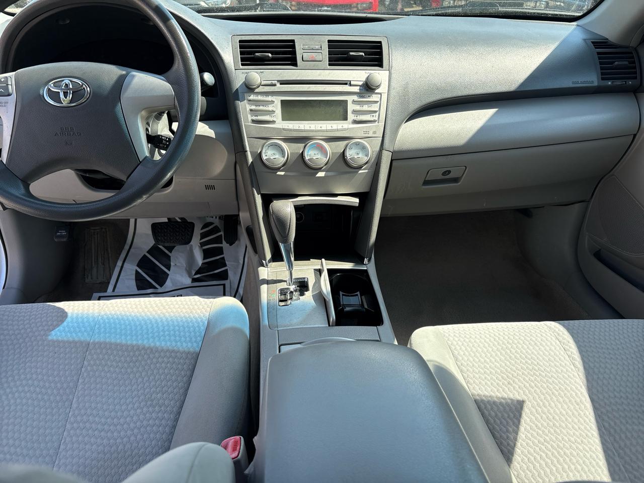 Toyota Camry 4dr Sdn I4 Man (Natl) 2010