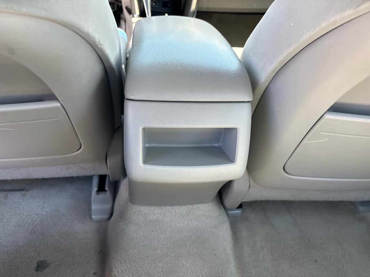 Toyota Camry 4dr Sdn I4 Man (Natl) 2010