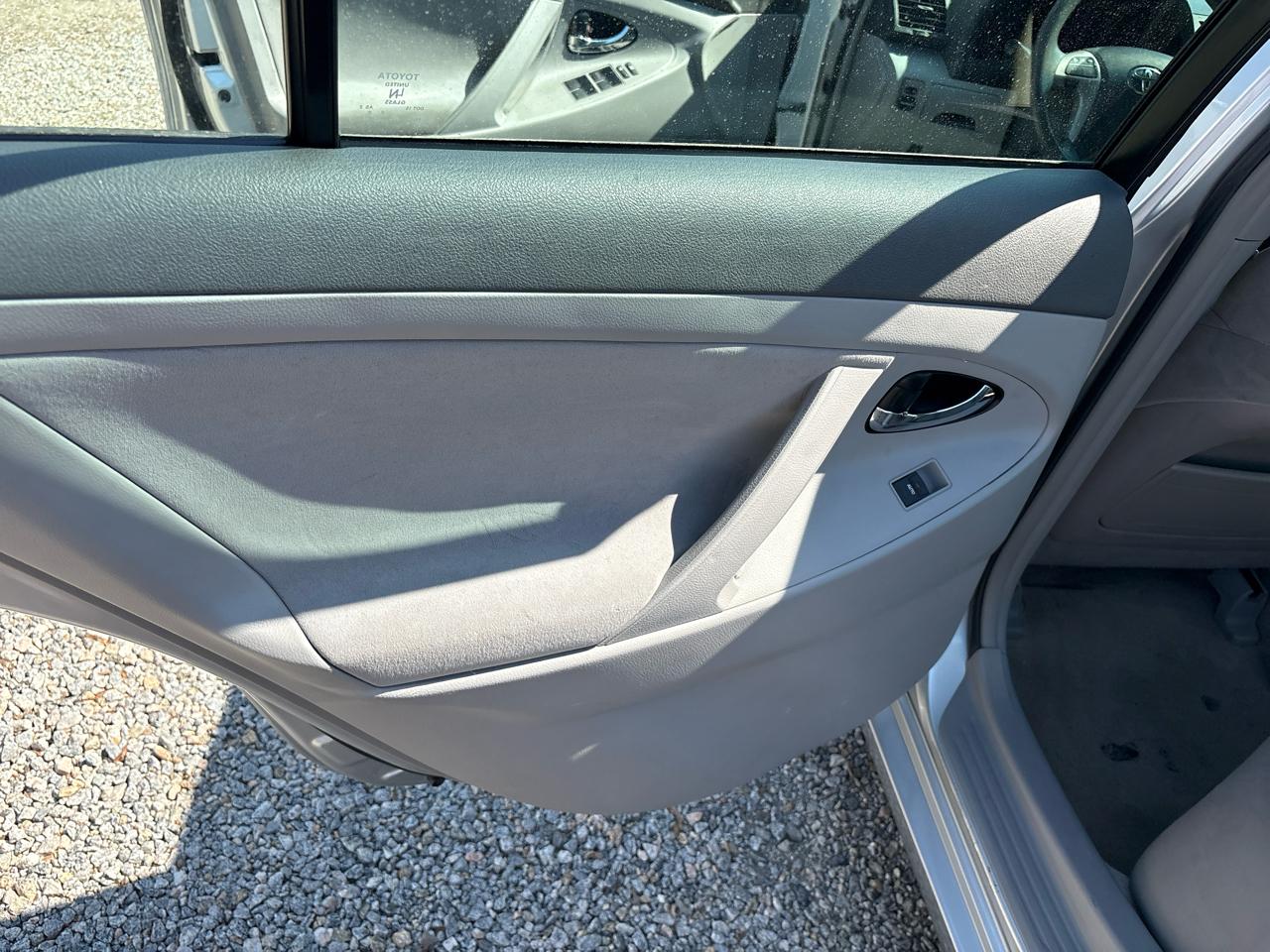 Toyota Camry 4dr Sdn I4 Man (Natl) 2010