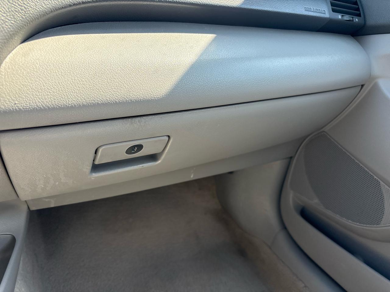 Toyota Camry 4dr Sdn I4 Man (Natl) 2010