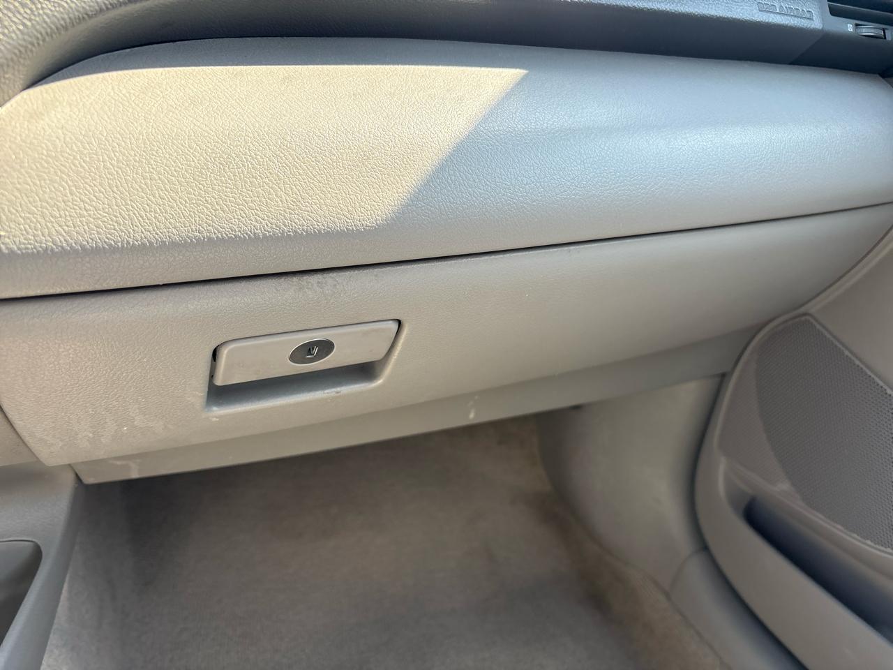 Toyota Camry 4dr Sdn I4 Man (Natl) 2010