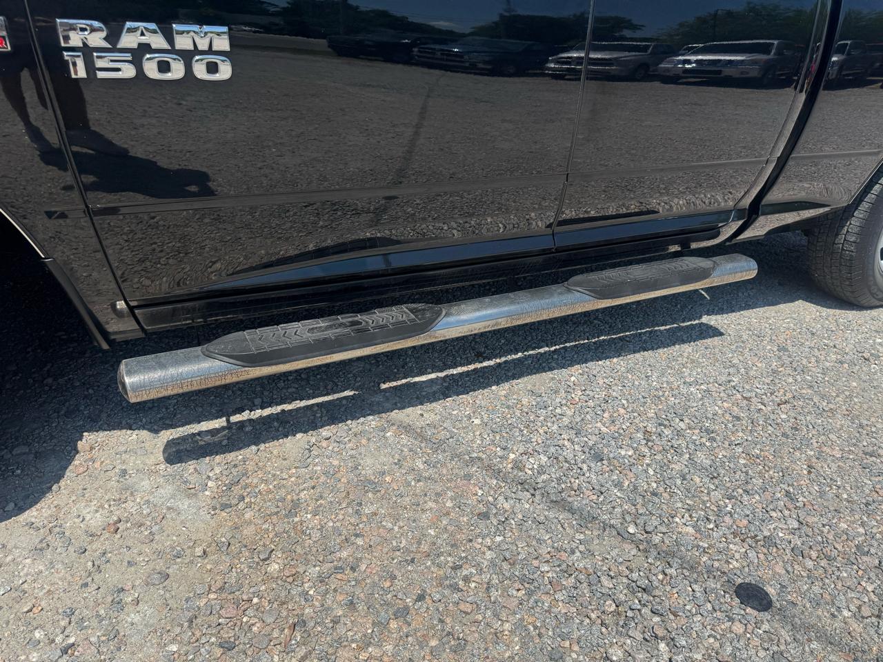 RAM 1500 SLT 4x2 Quad Cab 6'4" Box 2017