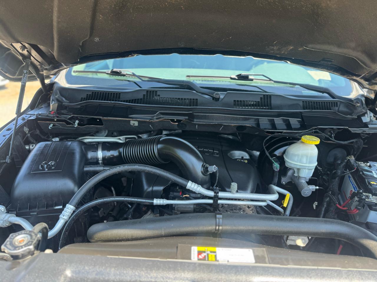 RAM 1500 SLT 4x2 Quad Cab 6'4" Box 2017