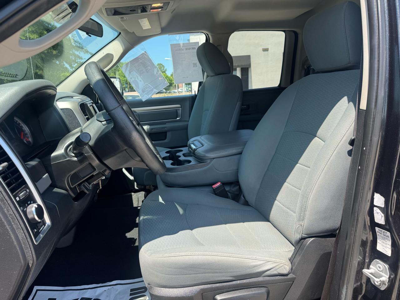 RAM 1500 SLT 4x2 Quad Cab 6'4" Box 2017