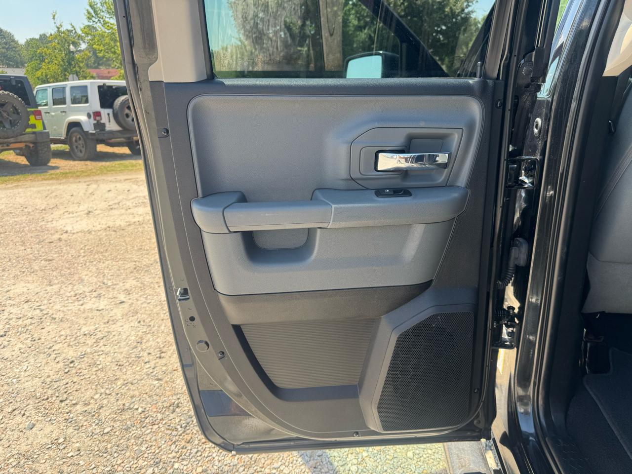 RAM 1500 SLT 4x2 Quad Cab 6'4" Box 2017