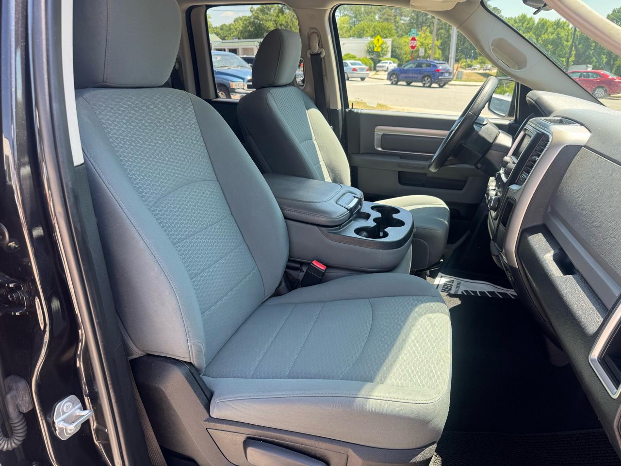 RAM 1500 SLT 4x2 Quad Cab 6'4" Box 2017