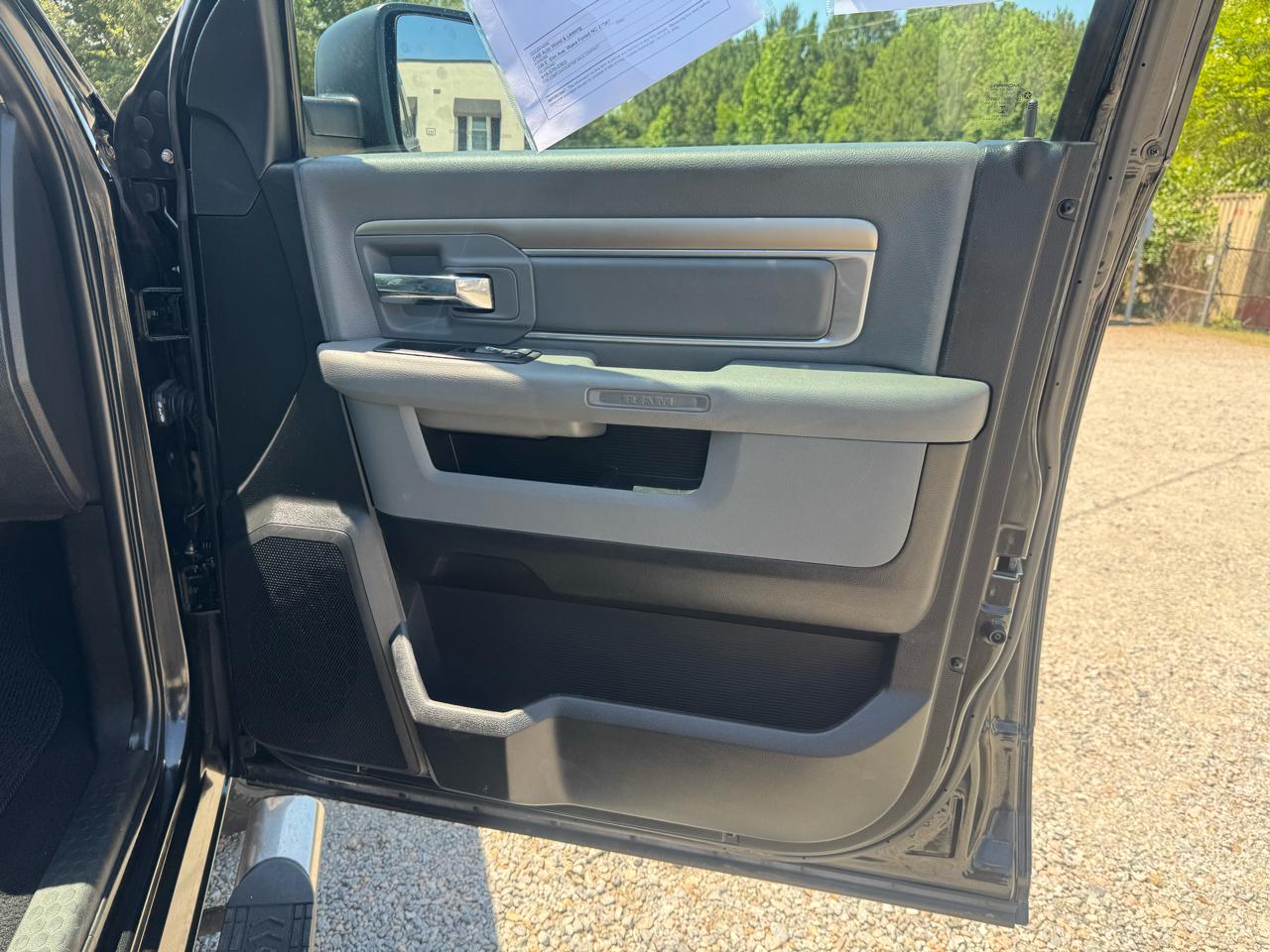 RAM 1500 SLT 4x2 Quad Cab 6'4" Box 2017