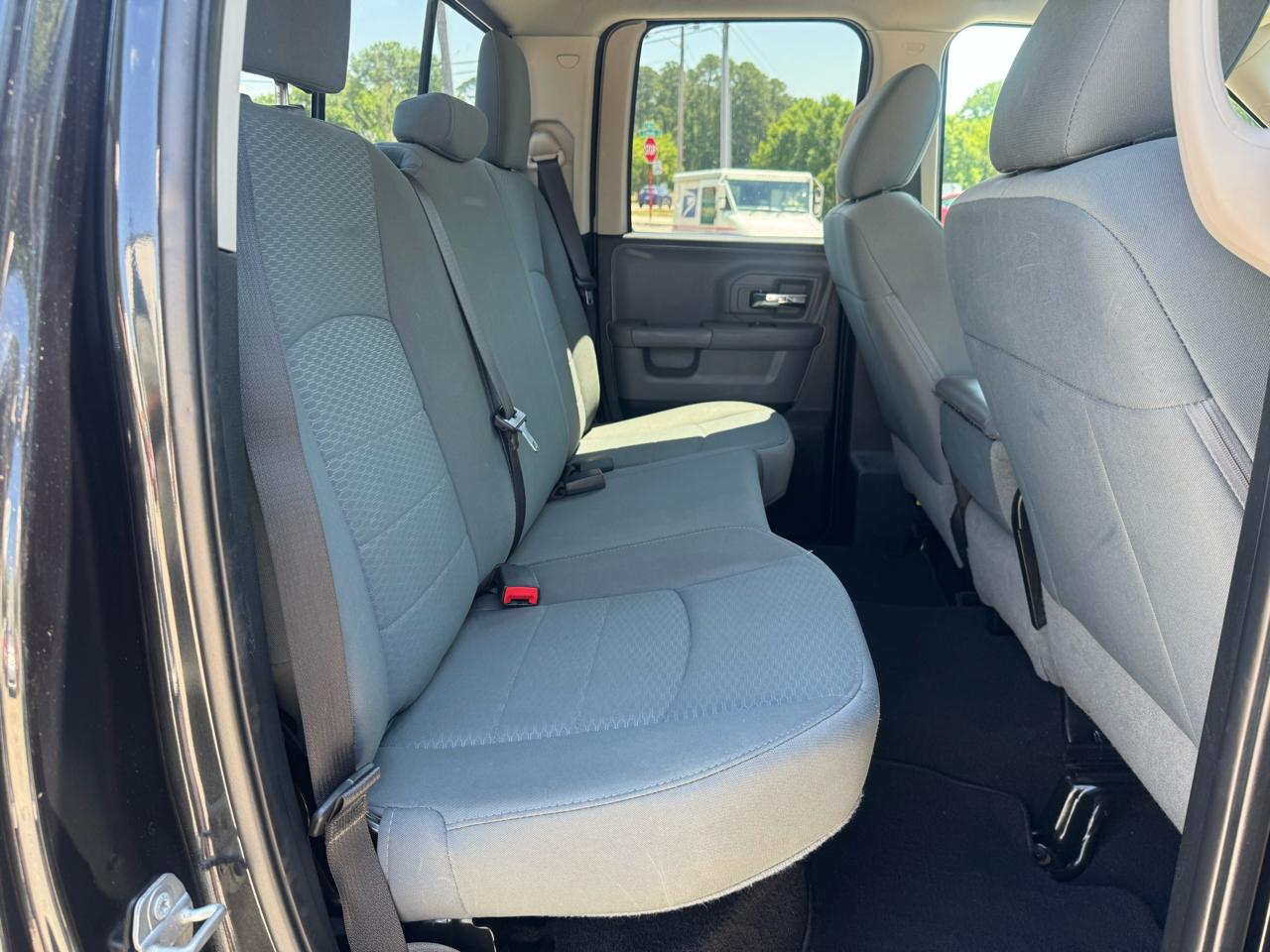 RAM 1500 SLT 4x2 Quad Cab 6'4" Box 2017