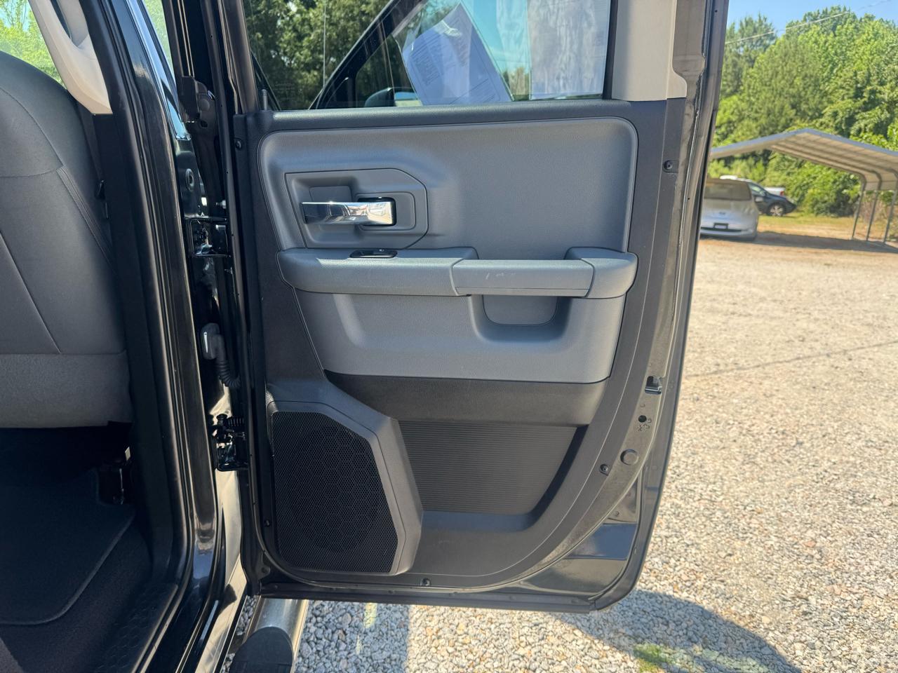 RAM 1500 SLT 4x2 Quad Cab 6'4" Box 2017