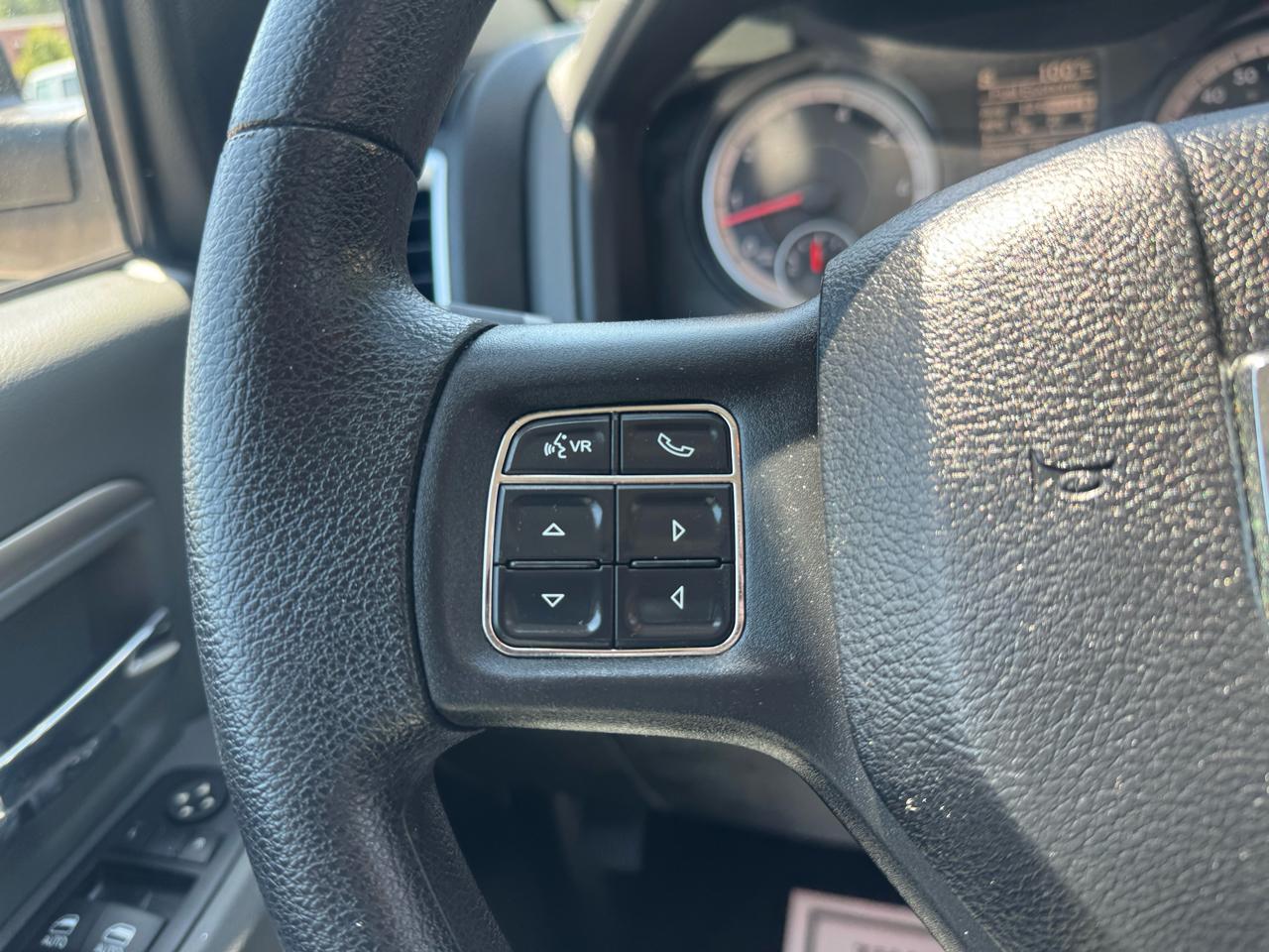 RAM 1500 SLT 4x2 Quad Cab 6'4" Box 2017