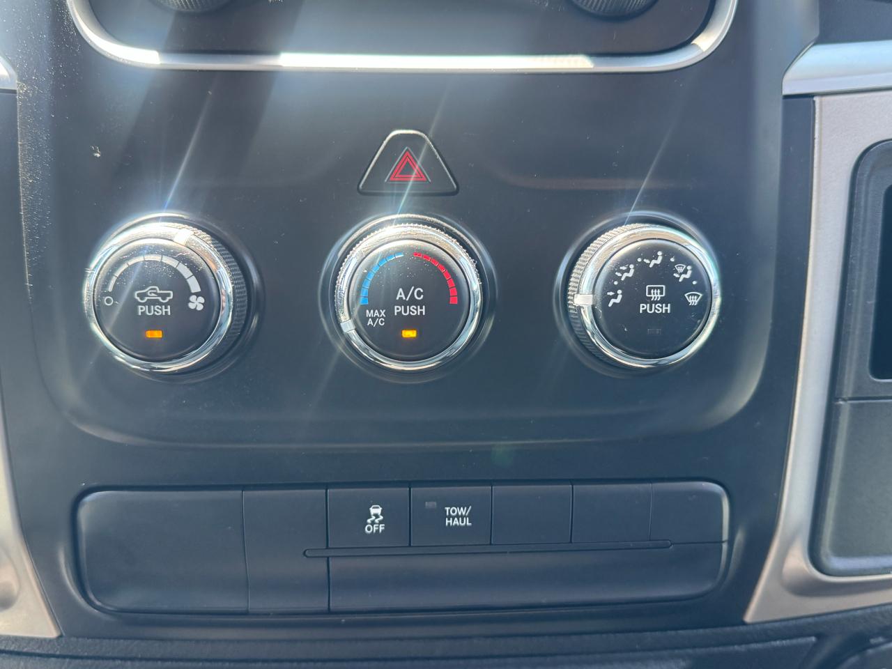 RAM 1500 SLT 4x2 Quad Cab 6'4" Box 2017