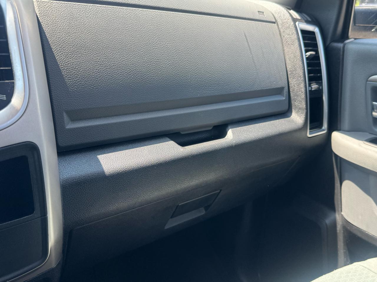 RAM 1500 SLT 4x2 Quad Cab 6'4" Box 2017