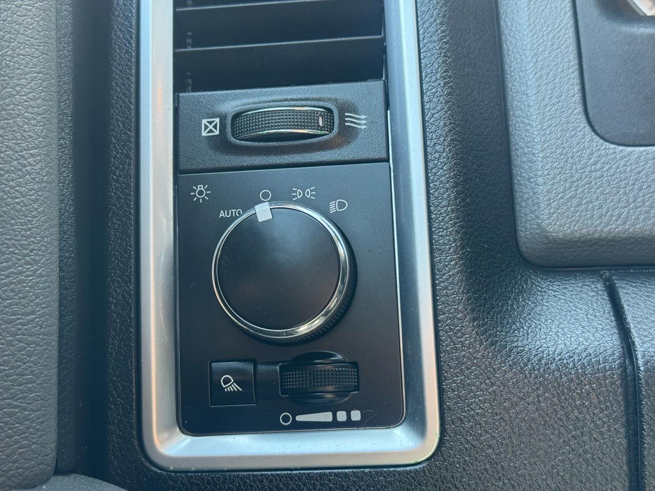 RAM 1500 SLT 4x2 Quad Cab 6'4" Box 2017