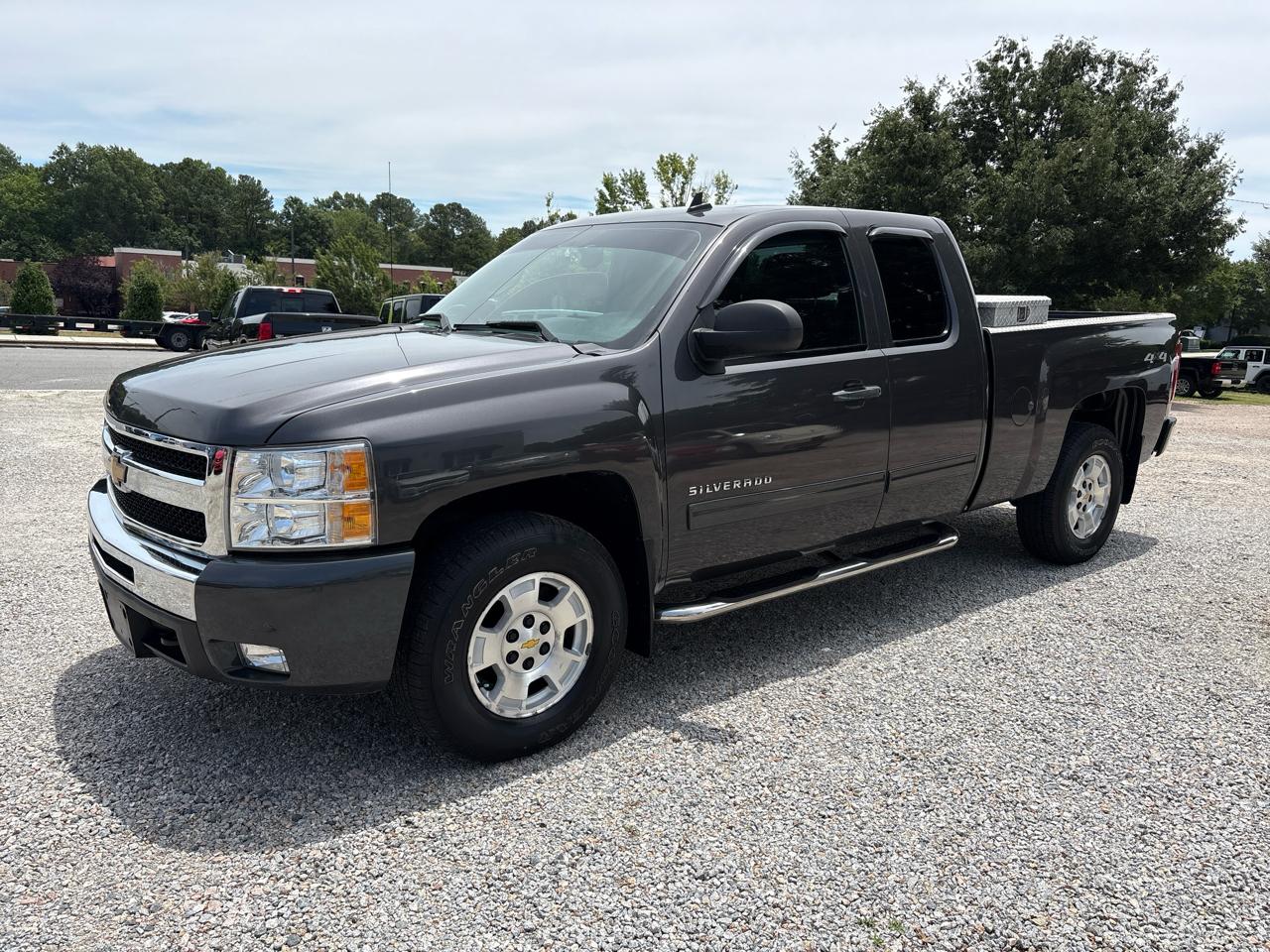 Chevrolet Silverado 1500 4WD Ext Cab 143.5" LT 2011