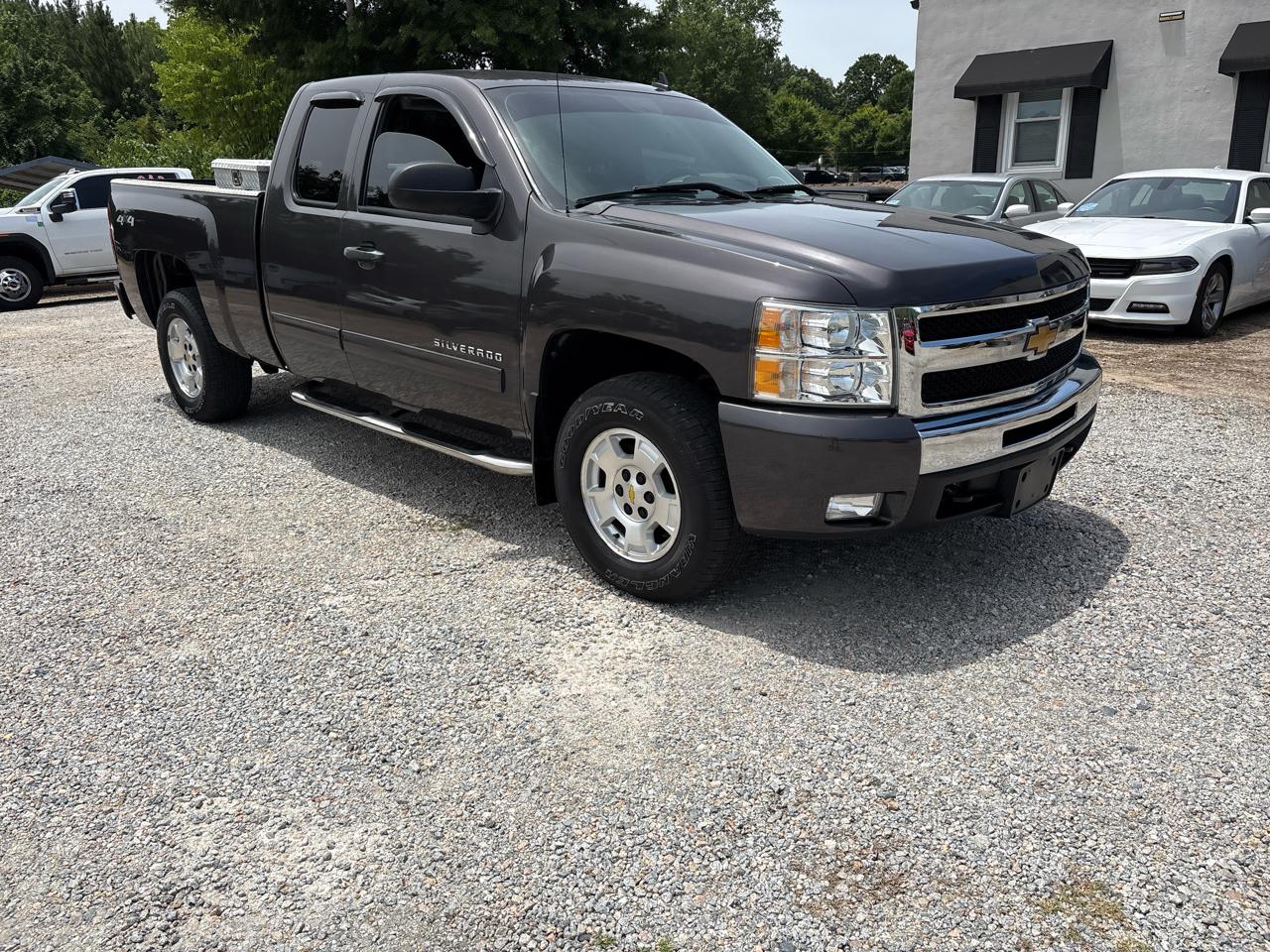 Chevrolet Silverado 1500 4WD Ext Cab 143.5" LT 2011