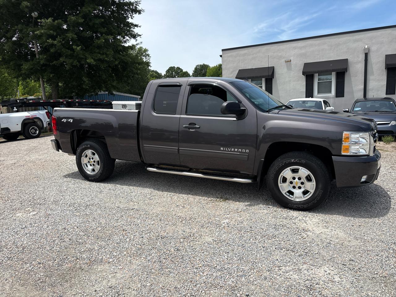 Chevrolet Silverado 1500 4WD Ext Cab 143.5" LT 2011