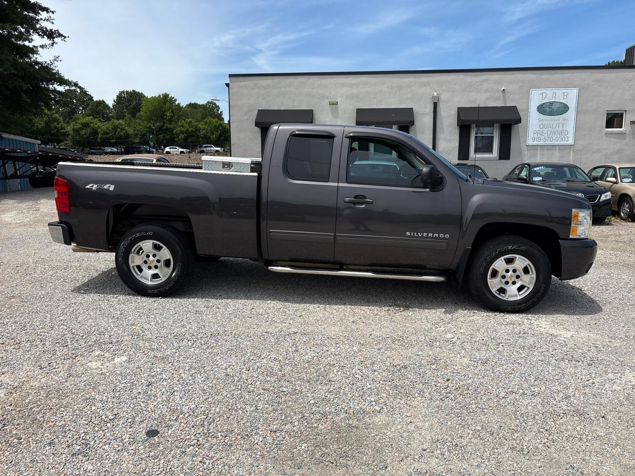Chevrolet Silverado 1500 4WD Ext Cab 143.5" LT 2011