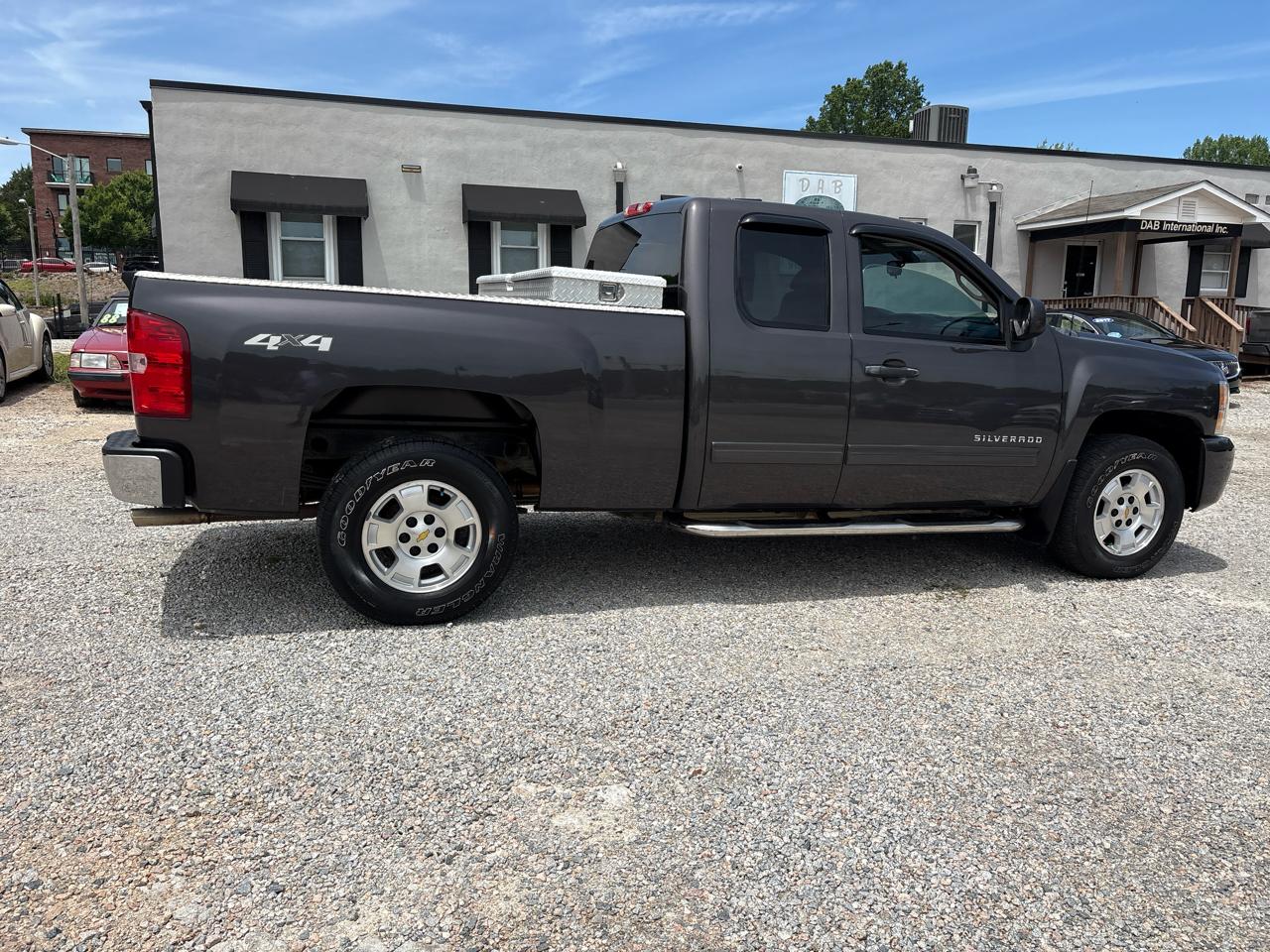 Chevrolet Silverado 1500 4WD Ext Cab 143.5" LT 2011