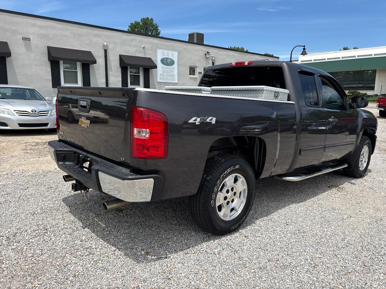 Chevrolet Silverado 1500 4WD Ext Cab 143.5" LT 2011