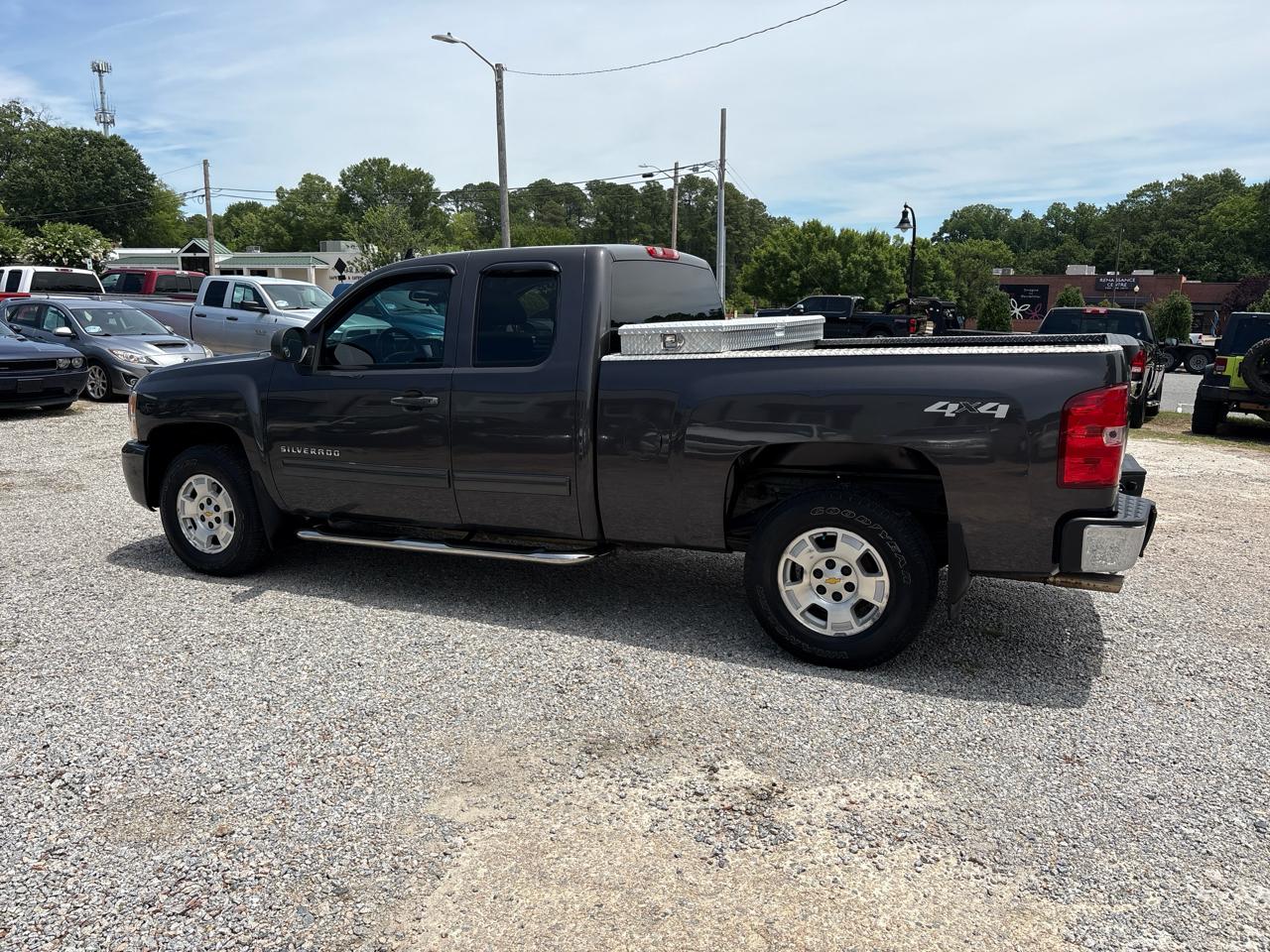 Chevrolet Silverado 1500 4WD Ext Cab 143.5" LT 2011