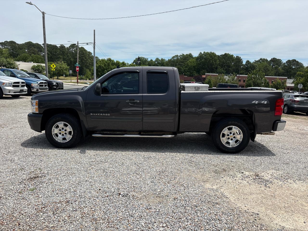 Chevrolet Silverado 1500 4WD Ext Cab 143.5" LT 2011