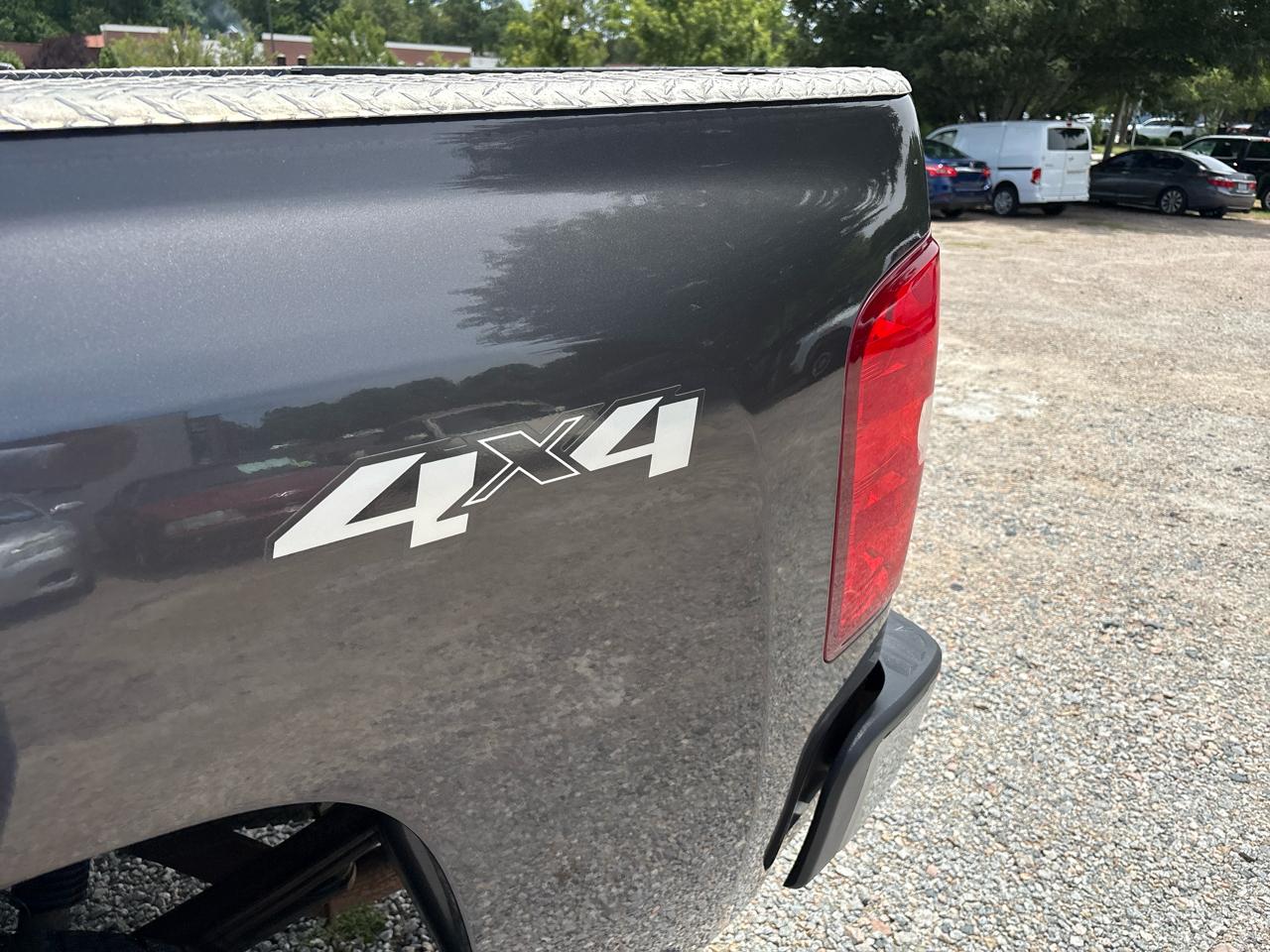 Chevrolet Silverado 1500 4WD Ext Cab 143.5" LT 2011
