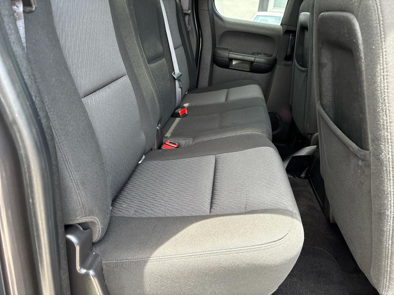 Chevrolet Silverado 1500 4WD Ext Cab 143.5" LT 2011