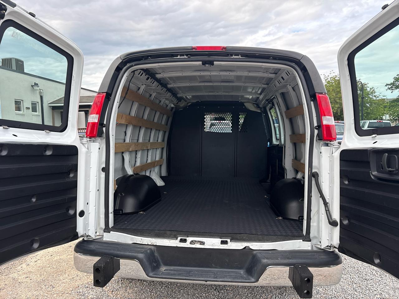 GMC Savana Cargo Van RWD 2500 135" 2024