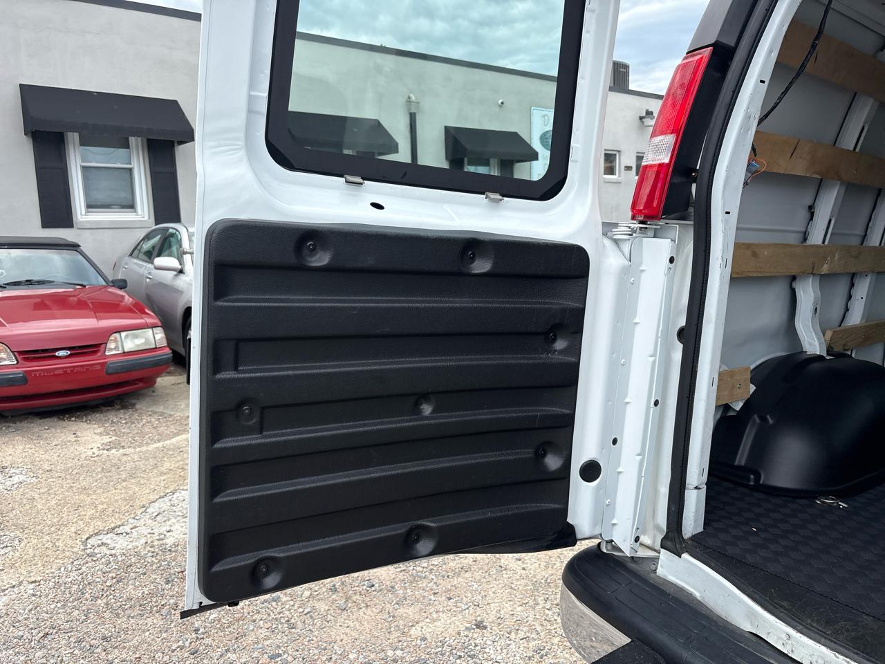 GMC Savana Cargo Van RWD 2500 135" 2024