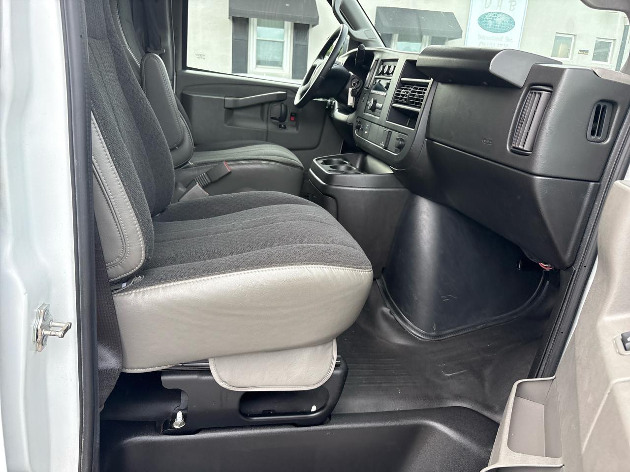 GMC Savana Cargo Van RWD 2500 135" 2024