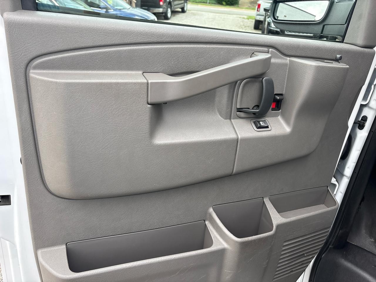 GMC Savana Cargo Van RWD 2500 135" 2024