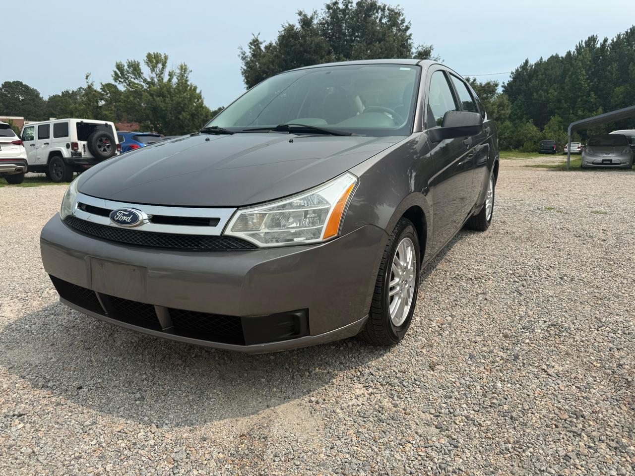 Ford Focus 4dr Sdn SE 2011