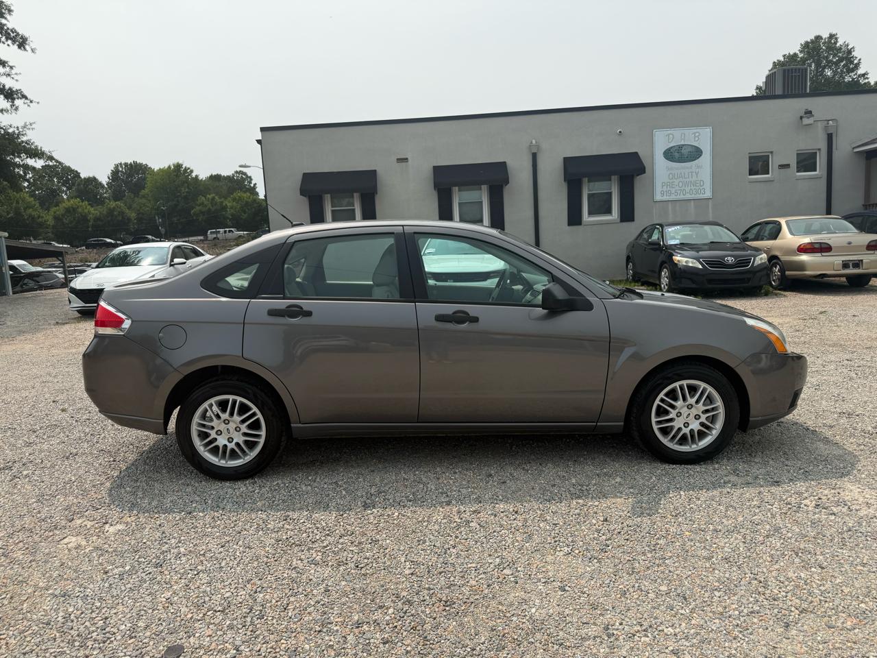 Ford Focus 4dr Sdn SE 2011