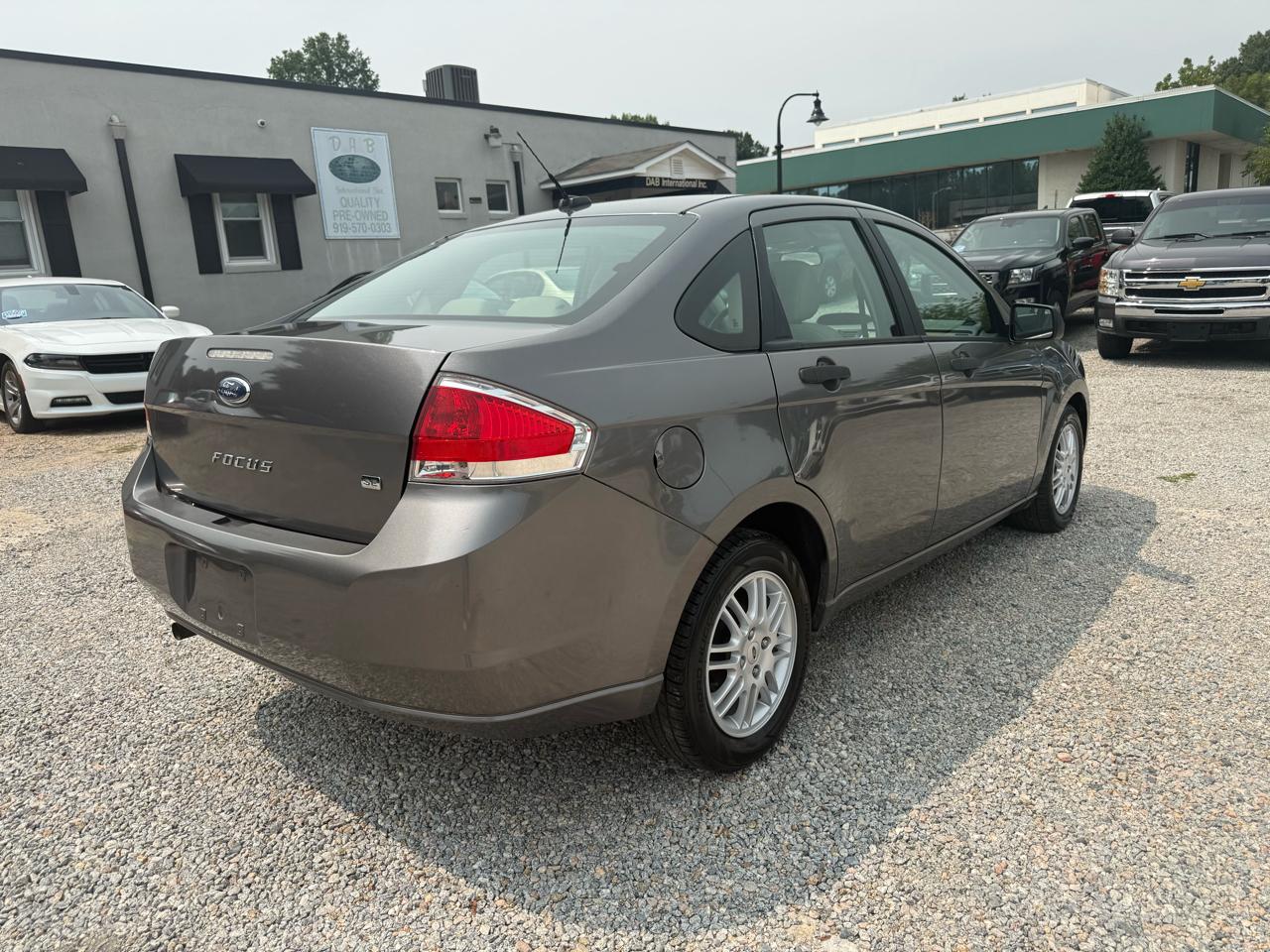 Ford Focus 4dr Sdn SE 2011