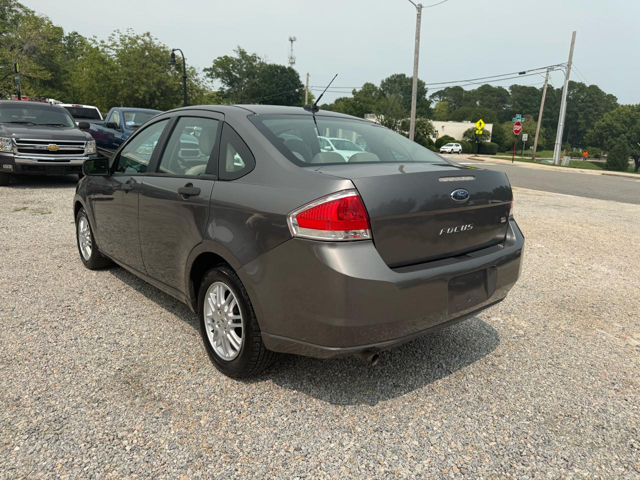 Ford Focus 4dr Sdn SE 2011