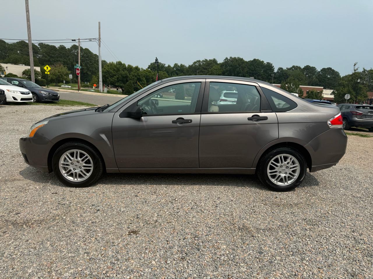 Ford Focus 4dr Sdn SE 2011