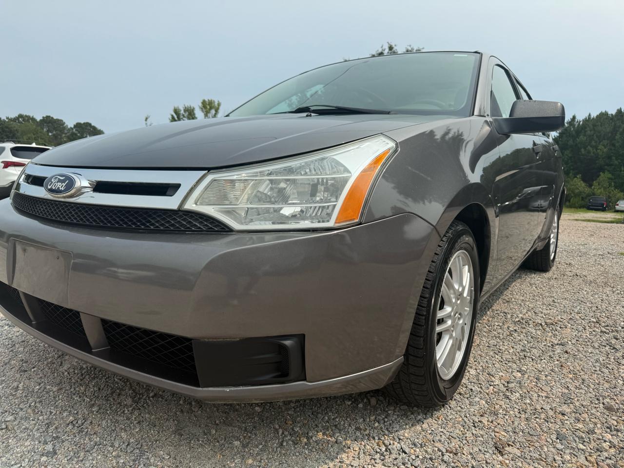 Ford Focus 4dr Sdn SE 2011