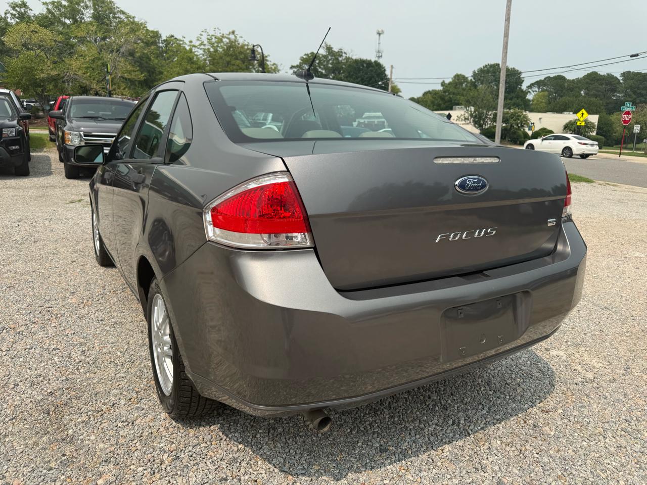 Ford Focus 4dr Sdn SE 2011