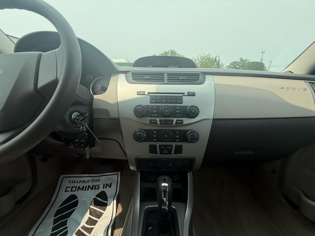 Ford Focus 4dr Sdn SE 2011