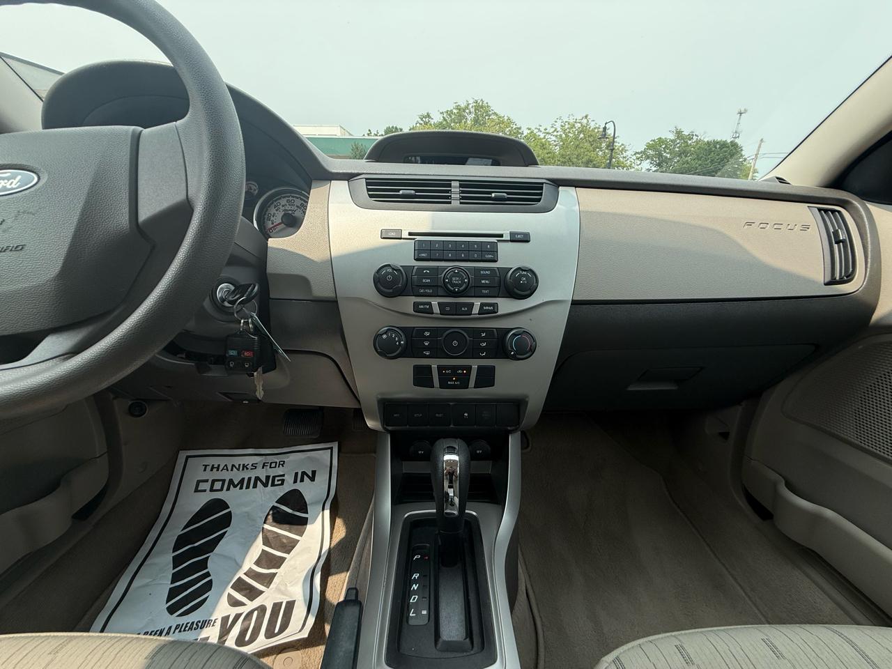 Ford Focus 4dr Sdn SE 2011