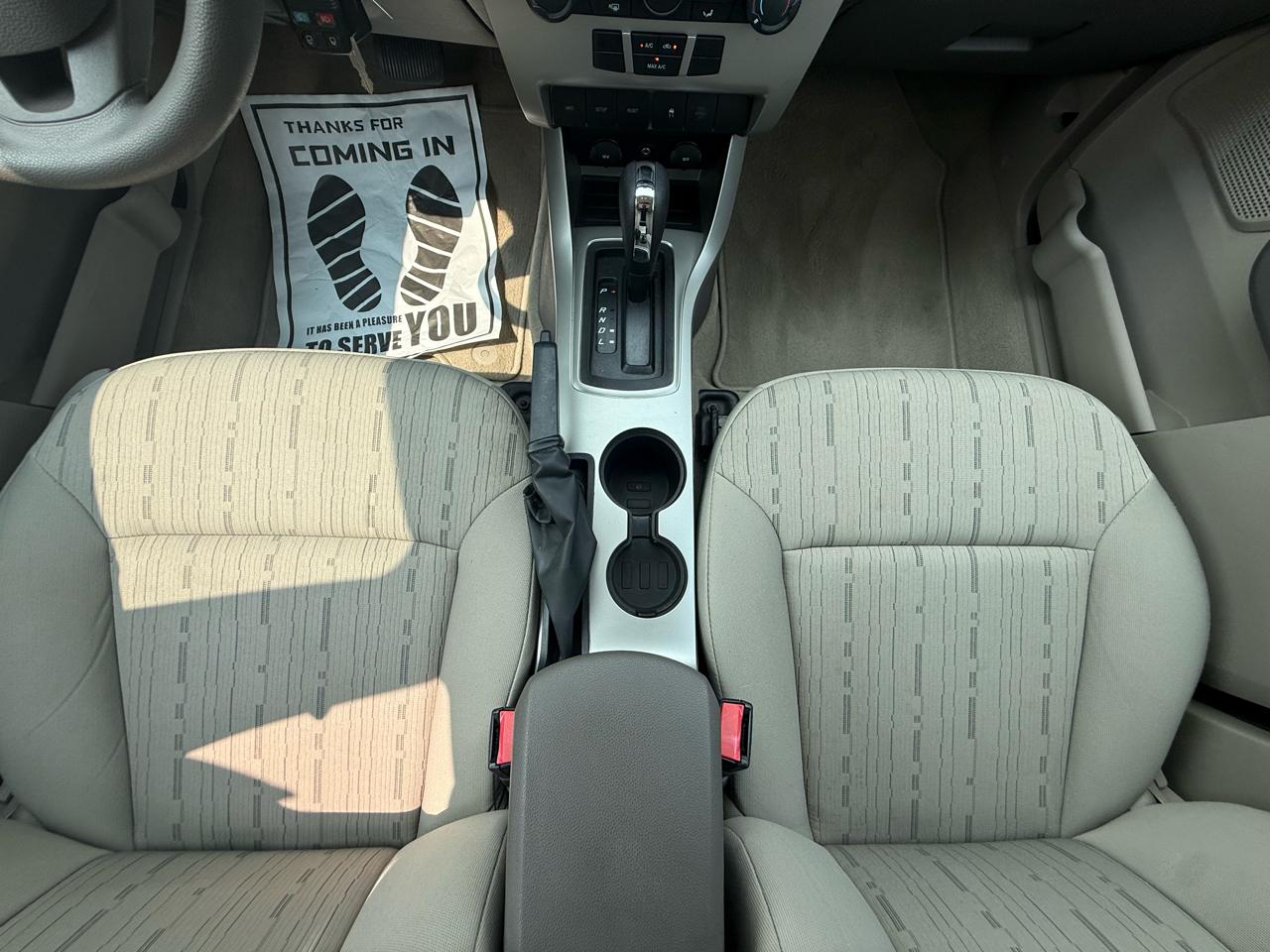 Ford Focus 4dr Sdn SE 2011