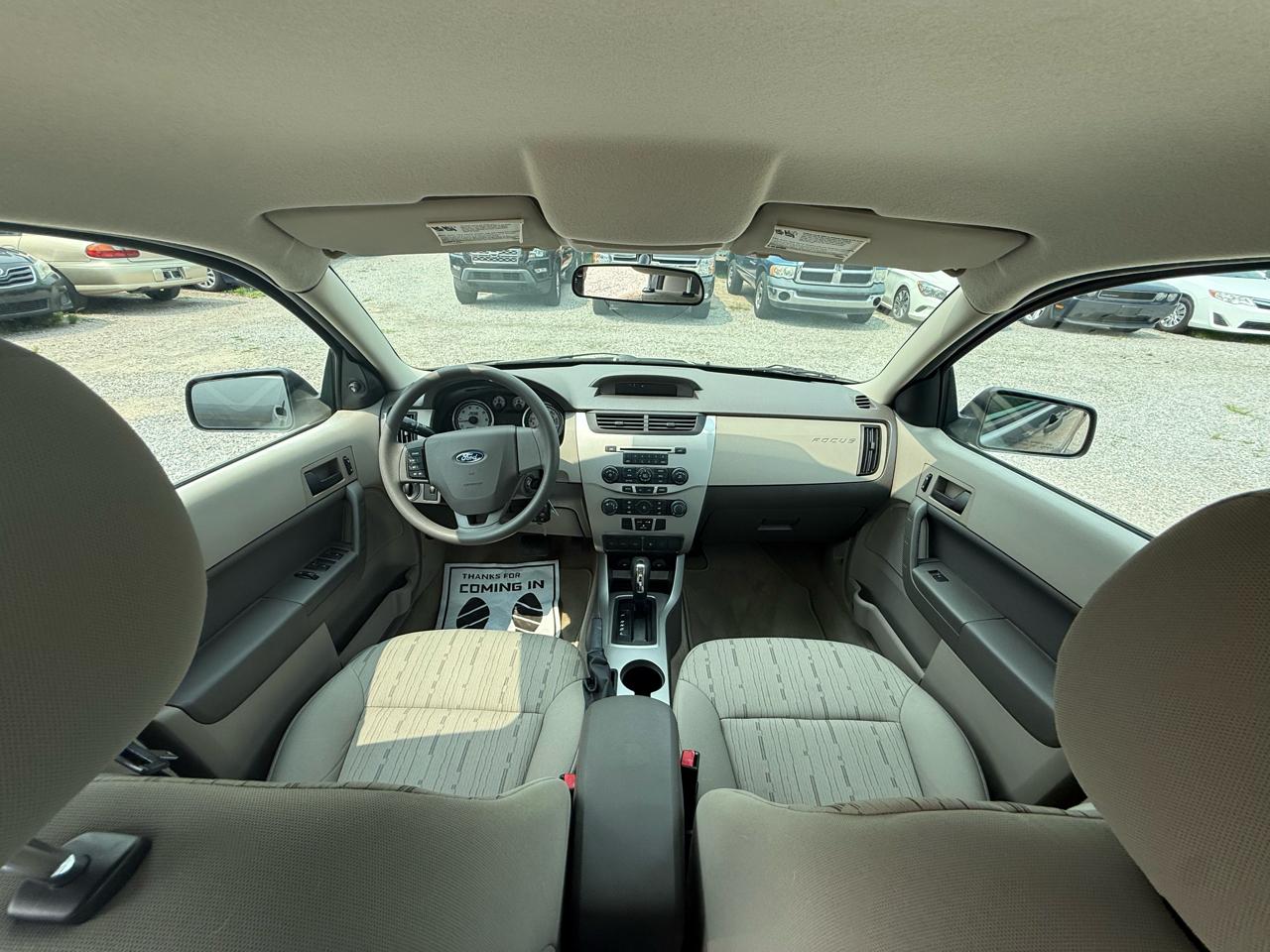 Ford Focus 4dr Sdn SE 2011