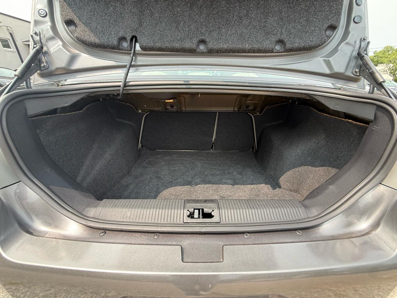 Ford Focus 4dr Sdn SE 2011