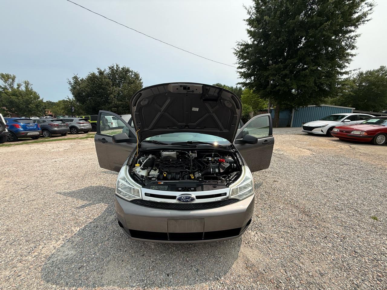 Ford Focus 4dr Sdn SE 2011