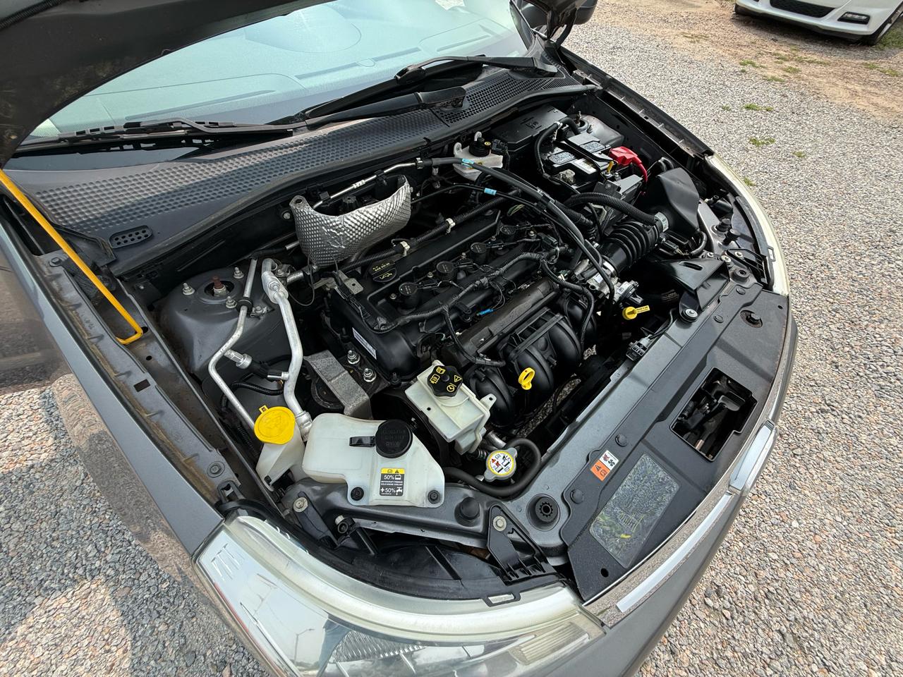 Ford Focus 4dr Sdn SE 2011
